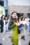 37歲金莎脫“甜”！掀劉海嘗試濕發(fā)造型颯爽帥氣