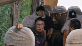 放映隊(duì)前往下一站時(shí)被困山路 改換交通工具巧妙化解危機(jī)