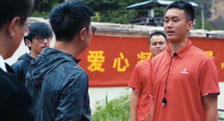 體育老師羅秦學(xué)退伍不褪色 山區(qū)支教帶領(lǐng)孩子球場獲佳績