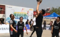 《溫暖有光放映隊》林永健、邢佳棟、許諾與村民一同打籃球