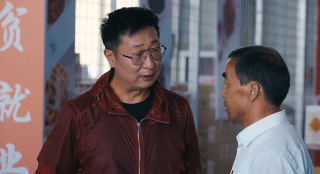 《溫暖有光放映隊》車間“打卡”多個村 偶遇直播帶貨村書記