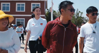 《溫暖有光放映隊》隊員同村民打籃球 許諾展現(xiàn)真正的實力