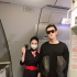 空姐偶遇胡歌曬合影 酷黑LOOK又高又帥狀態(tài)佳