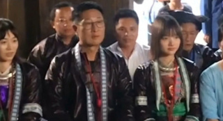 林永健、任敏、楊伊琳欣賞榕江民歌 隨節(jié)奏搖擺打拍表現呆萌