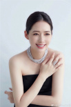 郭碧婷曝近照顏值不掉線 穿黑裙巧遮孕肚幸福燦笑