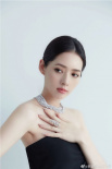 郭碧婷曝近照颜值不掉线 穿黑裙巧遮孕肚幸福灿笑