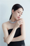 郭碧婷曝近照顏值不掉線 穿黑裙巧遮孕肚幸福燦笑