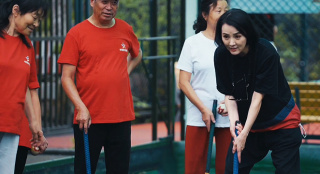 《溫暖有光放映隊》放映隊員參觀體育場 姜宏波、凌瀟肅門球PK