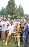 王寶強百花獎直播重回少林寺 感念師恩現(xiàn)場比武