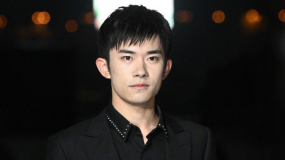 易烊千玺亮相入场仪式 表示将更认真对待演员的身份