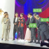 老父亲目光！王源出席《家乡》首映被导演们围观