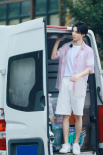 王俊凱回歸《中餐廳4》 雨中用餐收獲別樣浪漫！
