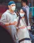 郭碧婷和向佐出街！孕肚又大又圆获老公全程呵护