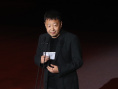 賈樟柯等為田壯壯頒發(fā)榮譽(yù) 《不浪漫》延期拍攝
