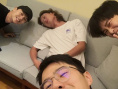 《一点就到家》主创聚会 刘昊然许宏宇互晒黑照