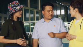 《温暖有光放映队》两县比拼特色产业 代县袜厂带动当地脱贫