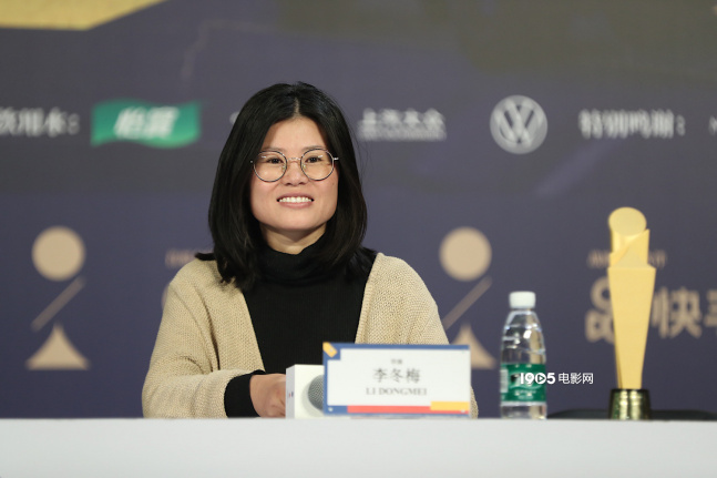 李冬梅凭借《妈妈和七天的时间》获得费穆荣誉最佳影片荣誉 10月16日,第四届平遥国际电影展之平遥之夜在小城之春影厅举行。当晚,贾樟柯、赵涛、梁静、魏晨等影人,以及本届影展评审团成员廖凡、张译、万玛才旦、程耳、梁鸣等人一起出席活动。与此同时,张扬导演全新创作的短片《你在远方》也在此进行了全球首映。
