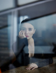 雙面嬌娃！宋佳完美hold住紅黑美裙 大秀曼妙身姿