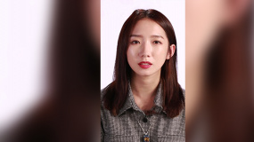 孟美岐清唱《遇見》：唱到一半忘詞了 忍不住笑場(chǎng)