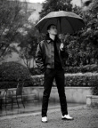李現(xiàn)《赤狐書生》開啟路演 雨中撐傘回眸殺撩人
