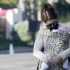 袋鼠媽媽！星爵愛妻胸前“兜娃” 身材完美變辣媽