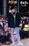 陈立农《赤狐书生》路演 妈妈替儿子追星现场入坑