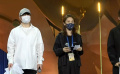 鄧超、沈騰、藍(lán)羽素顏彩排現(xiàn)場 舞臺之上一同商議主持細(xì)節(jié)