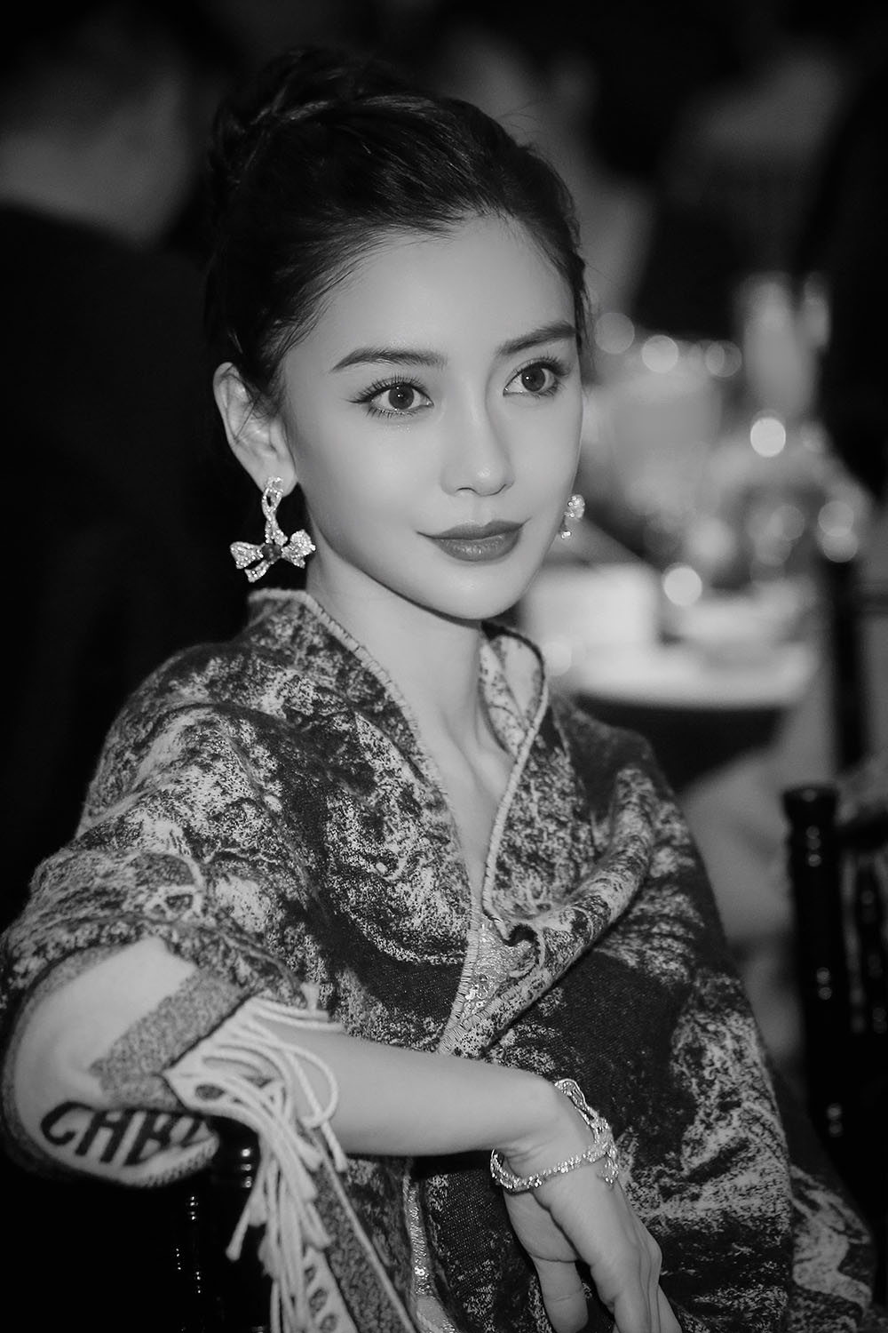 angelababy亮相盛典活动 与花影相拥展现迷人魅力_明星活动_图集_电影