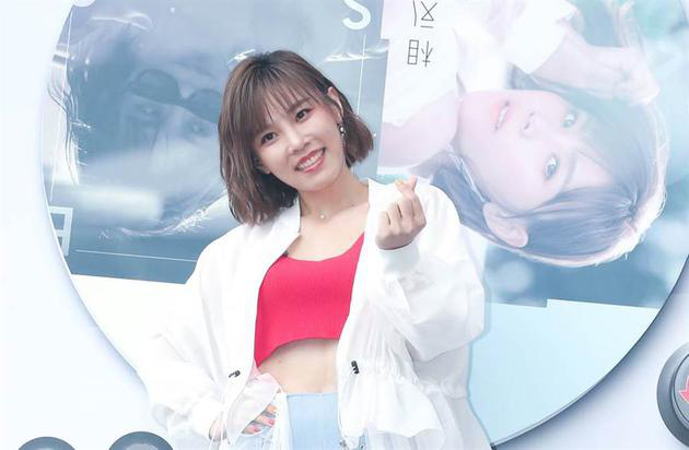 李佳薇擁一副好歌喉，而被封為“鐵肺女王”。