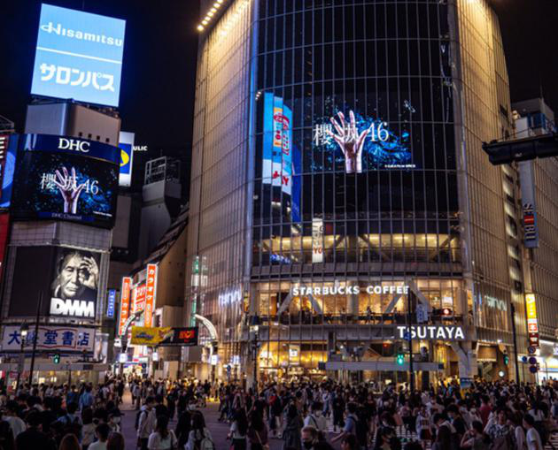 涉谷街头大屏幕宣布欅坂46改名樱坂46 
