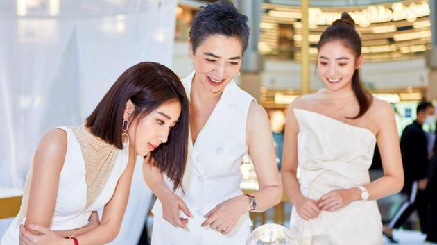2賴(lài)佩霞（圖中）大讚媳婦隋棠（圖左）是她的女神