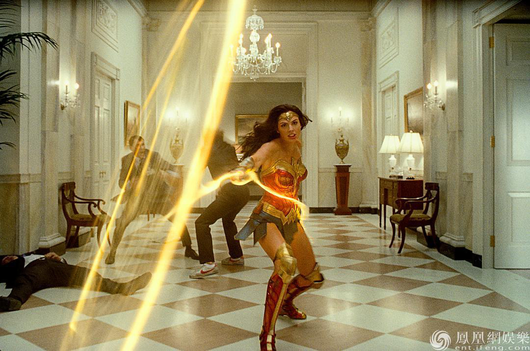 《神奇女侠1984》“神力新时代”预告 震撼视觉体验告别2020
