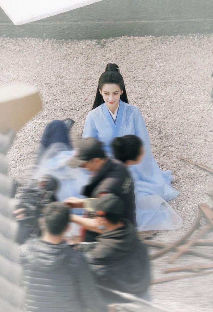 Angelababy¾·͸ع ȹЦ绨