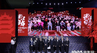 《武漢日夜》：一枝臘梅傲雪開 首映淚花暖心懷