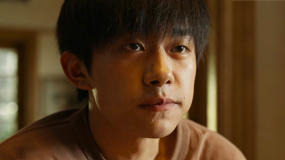 藏在《送你一朵小红花》与《我和我的家乡》中的暖心互助