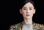 2月23日，张柏芝现身某品牌活动，身着豹纹西装张扬惹眼。