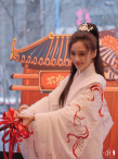 Angelababy穿漢服成都慶生 帶兒子與粉絲吃火鍋