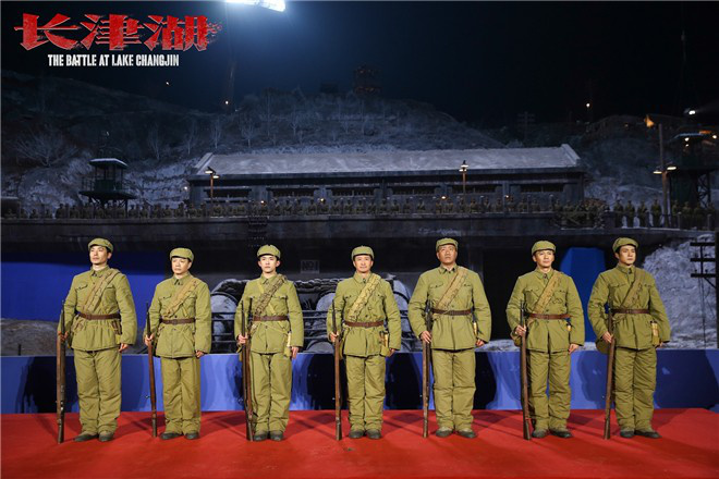 《长津湖》举行攻坚总动员 吴京易烊千玺率队宣誓