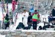 《古驰》曝片场照！GaGa穿红色滑雪装展曼妙身姿