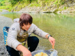 周杰倫與古早男團(tuán)成員露營(yíng) 牽娃散步背影照超溫馨