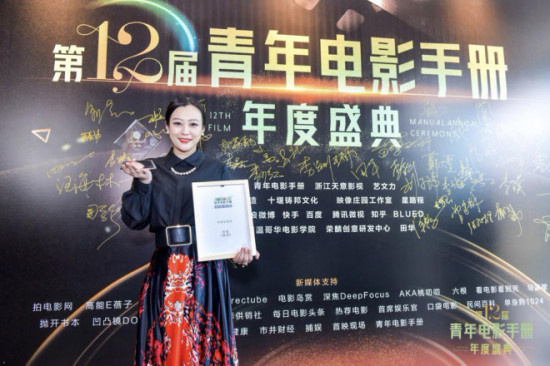 大无语事件!某电影盛典签名板被盗 监控视频曝光