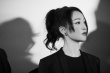 颯美！周迅紅唇黑超造型亮相《第十一回》首映禮