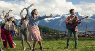 音乐歌舞片《歌声的翅膀》：美丽新疆的幸福生活
