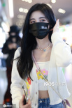 春日少女！鞠婧祎彩色花朵抹胸 肌膚白皙清新可人