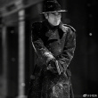 于和伟晒《悬崖之上》角色剧照 雪中持枪身姿矫健