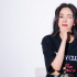 美女營(yíng)業(yè)！楊冪對(duì)鏡頭wink 黑發(fā)紅唇俏皮可愛