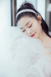 宋軼白色紗裙造型亮相品牌活動(dòng) 氣質(zhì)出眾宛如公主