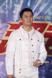 《超越》首映妻子苗苗直呼心疼 主演郑恺台上落泪