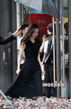 Angelababy黑裙配红唇 凸显曼妙身材女人味十足
