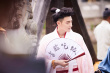 黄子韬《萌探》挑战卧底身份 暖心帮赵雅芝扇风